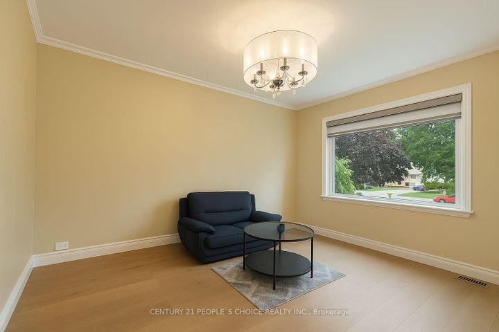 Photo 3 at 97 Arlington Avenue N, O'Neill, Oshawa