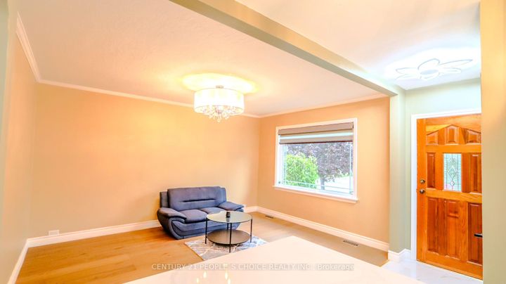 Photo 4 at 97 Arlington Avenue N, O'Neill, Oshawa