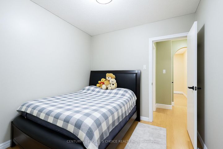 Photo 8 at 97 Arlington Avenue N, O'Neill, Oshawa