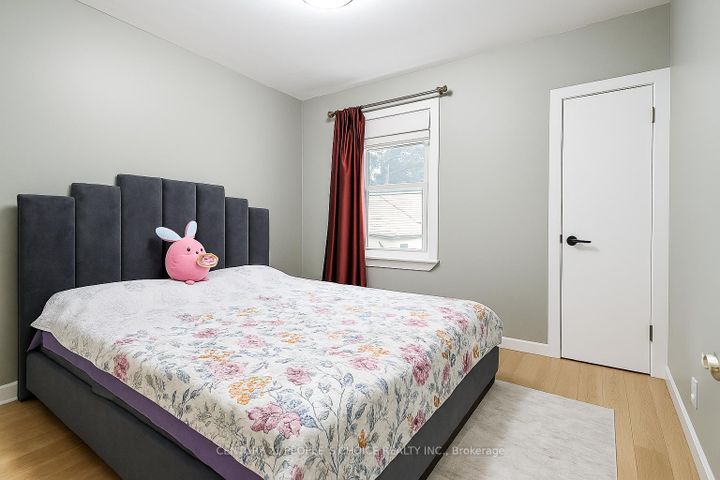 Photo 9 at 97 Arlington Avenue N, O'Neill, Oshawa