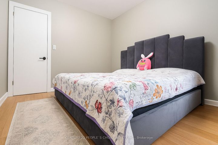Photo 10 at 97 Arlington Avenue N, O'Neill, Oshawa