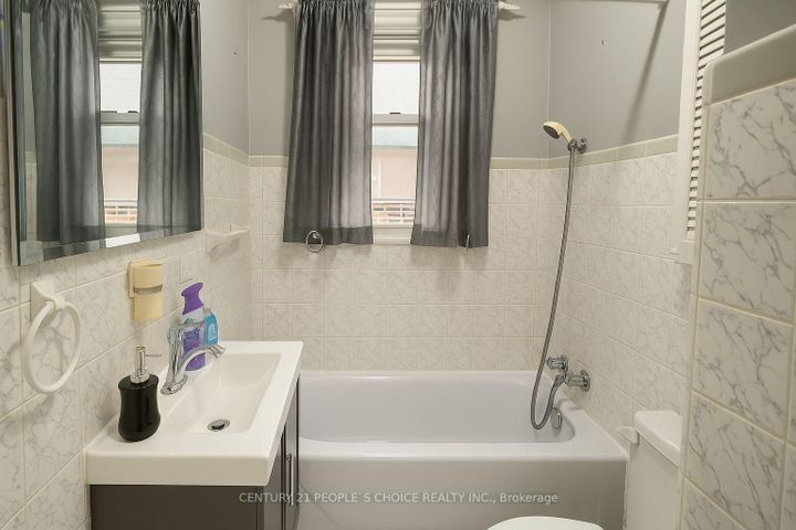 Photo 11 at 97 Arlington Avenue N, O'Neill, Oshawa