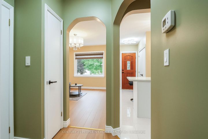 Photo 12 at 97 Arlington Avenue N, O'Neill, Oshawa
