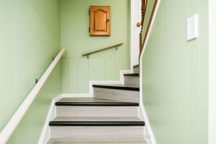 Photo 14 at 97 Arlington Avenue N, O'Neill, Oshawa