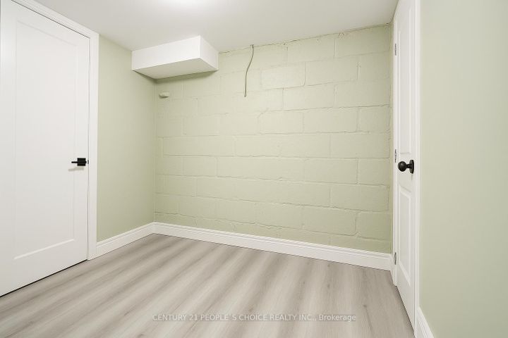 Photo 16 at 97 Arlington Avenue N, O'Neill, Oshawa