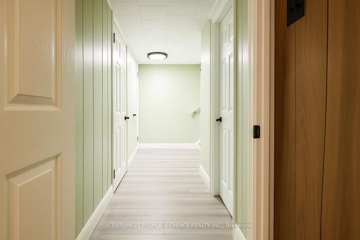 Photo 19 at 97 Arlington Avenue N, O'Neill, Oshawa