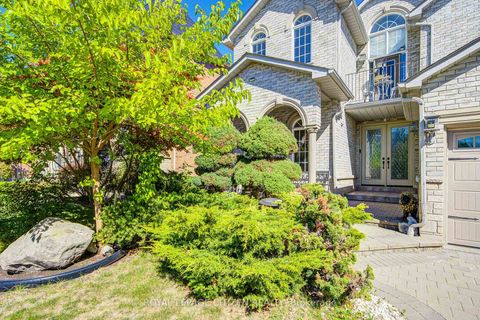 Photo 1 at 180 Kimber Crescent, East Woodbridge, Vaughan