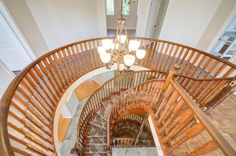 Photo 4 at 180 Kimber Crescent, East Woodbridge, Vaughan
