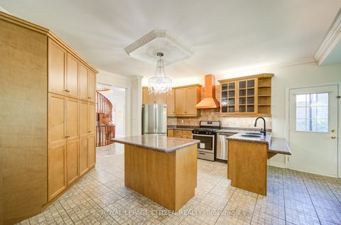Photo 6 at 180 Kimber Crescent, East Woodbridge, Vaughan