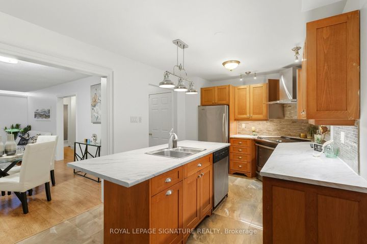 Photo 12 at 2993 Gulfstream Way, Meadowvale, Mississauga