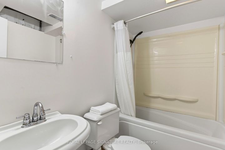 Photo 31 at 2993 Gulfstream Way, Meadowvale, Mississauga