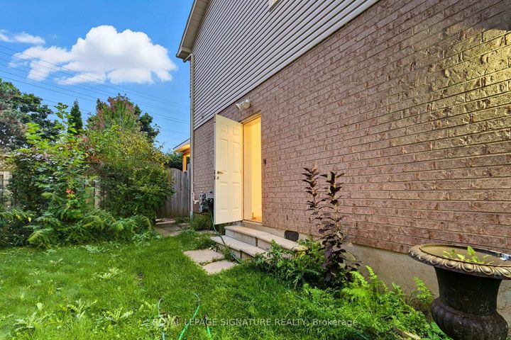 Photo 34 at 2993 Gulfstream Way, Meadowvale, Mississauga