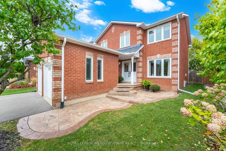 Photo 2 at 33 Harrop Avenue, Georgetown, Halton Hills