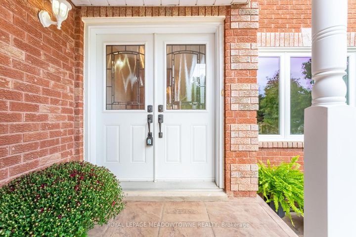 Photo 3 at 33 Harrop Avenue, Georgetown, Halton Hills