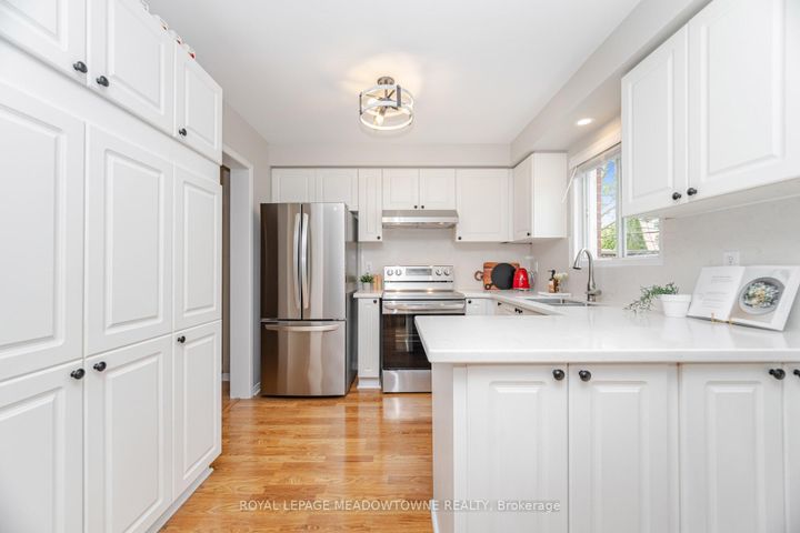 Photo 12 at 33 Harrop Avenue, Georgetown, Halton Hills