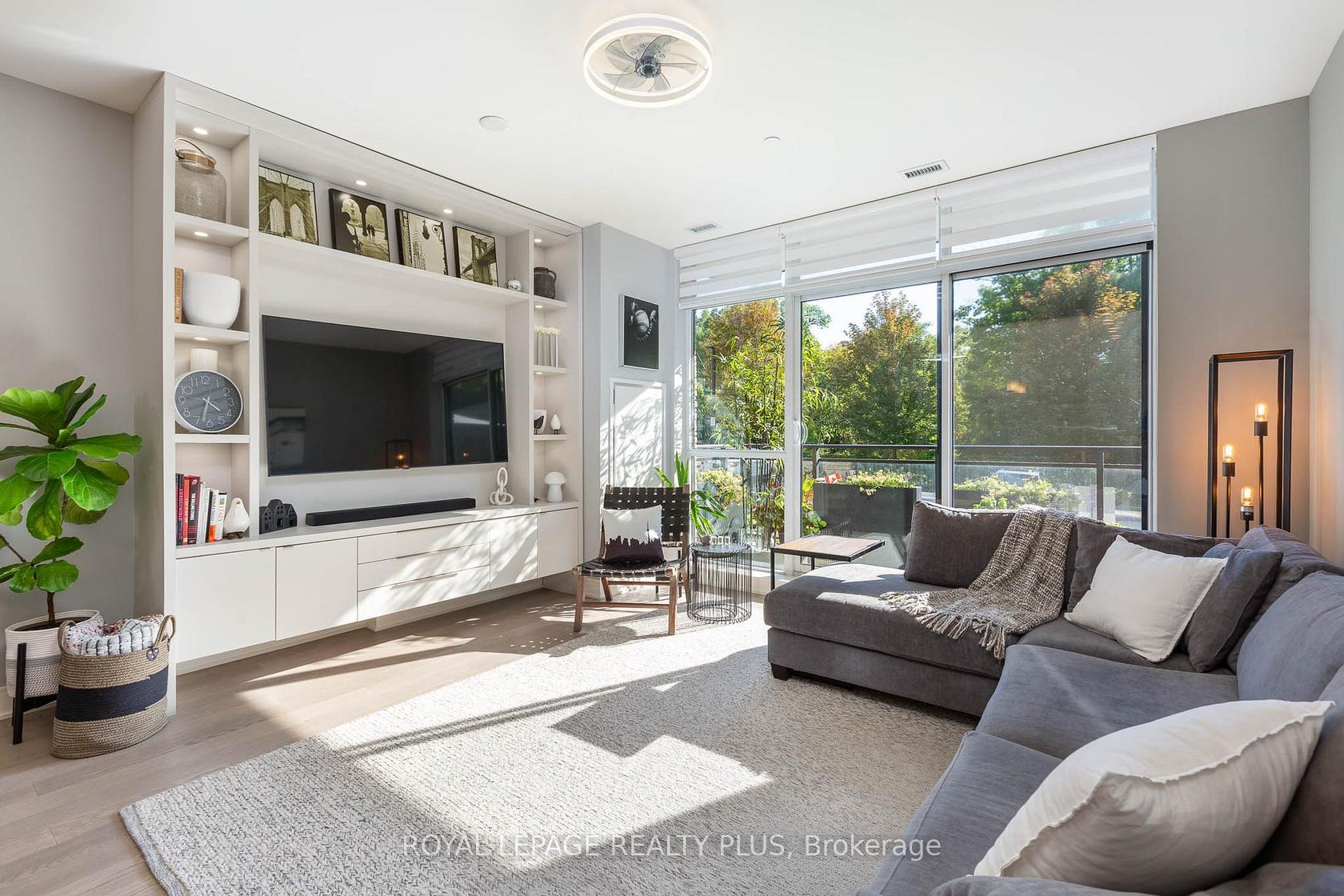 105 - 1575 Lakeshore Road W, Clarkson, Mississauga 