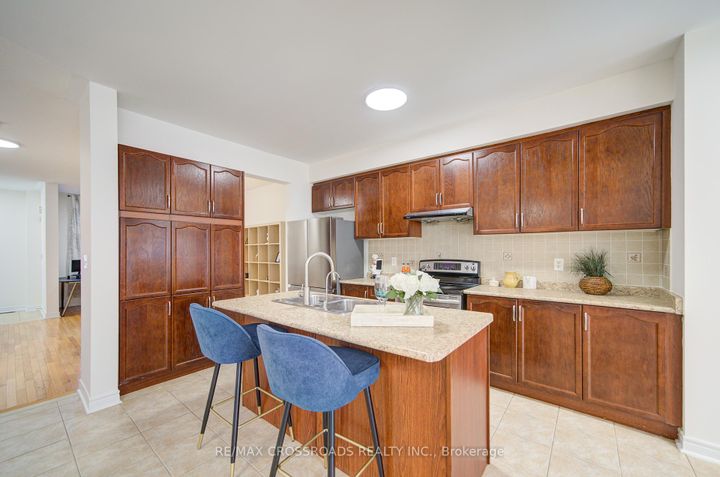 Photo 7 at 85 Shady Oaks Avenue, Cornell, Markham