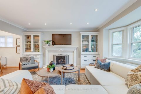 Photo 2 at 25 Flanders Road, Cedarvale, Toronto