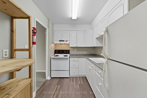 Photo 10 at 305 - 2263 Marine Drive, BR Bronte, Oakville