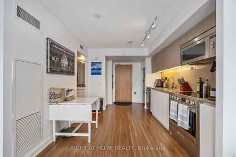 Photo 11 at 4109 - 85 Queens Wharf Road, Waterfront Communities C1, Toronto