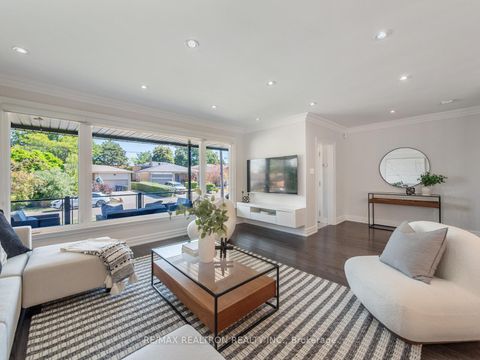 Photo 3 at 10 Terrydale Drive, Bathurst Manor, Toronto