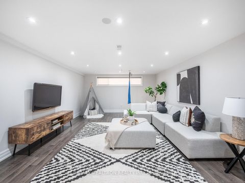 Photo 25 at 10 Terrydale Drive, Bathurst Manor, Toronto
