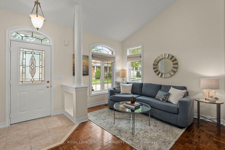 Photo 2 at 29 Cliveden Place, Berczy, Markham