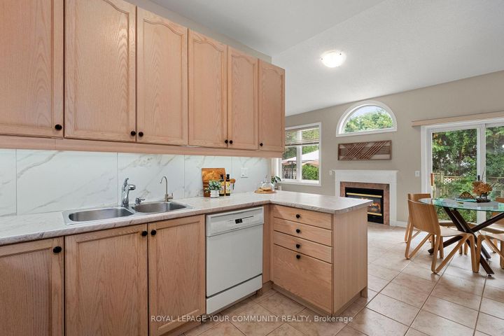 Photo 7 at 29 Cliveden Place, Berczy, Markham