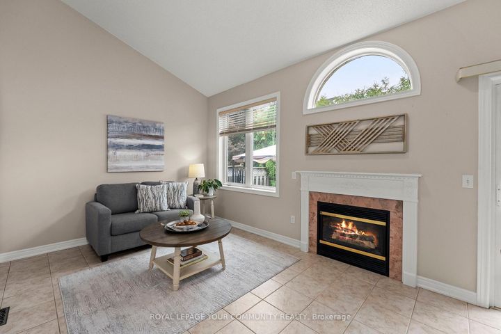 Photo 10 at 29 Cliveden Place, Berczy, Markham