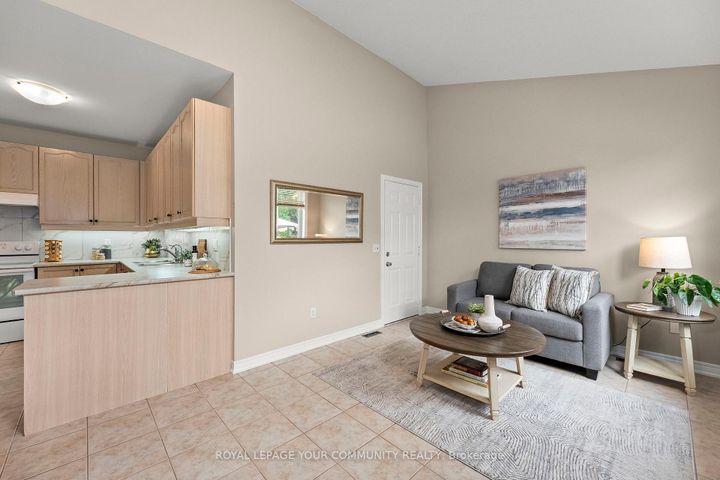 Photo 11 at 29 Cliveden Place, Berczy, Markham