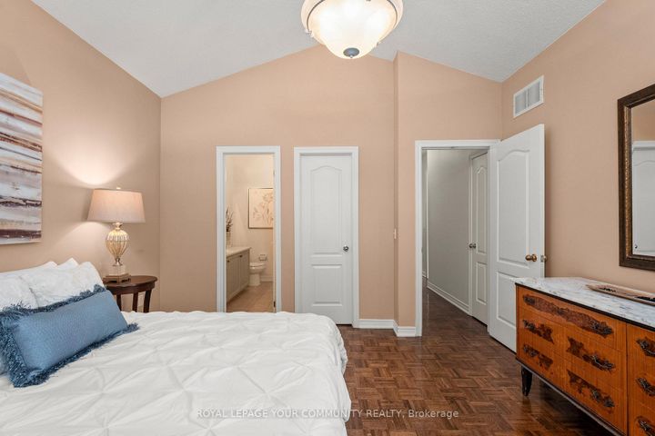 Photo 14 at 29 Cliveden Place, Berczy, Markham