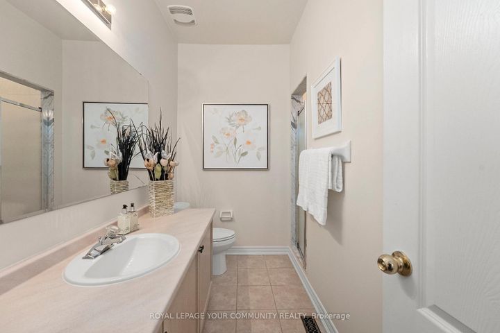 Photo 16 at 29 Cliveden Place, Berczy, Markham