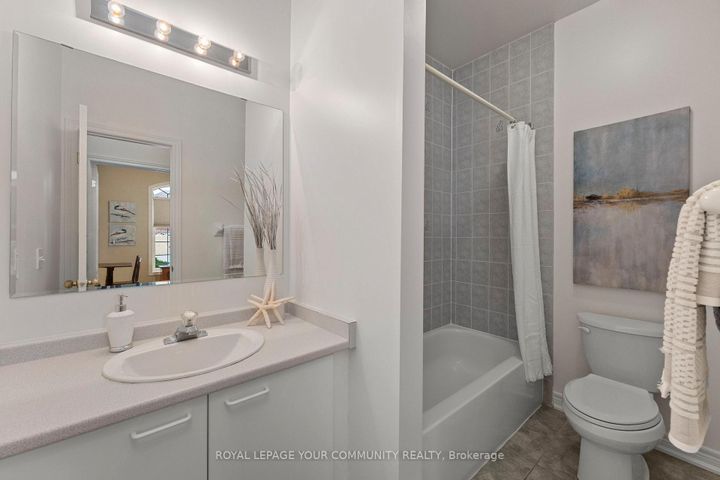 Photo 18 at 29 Cliveden Place, Berczy, Markham