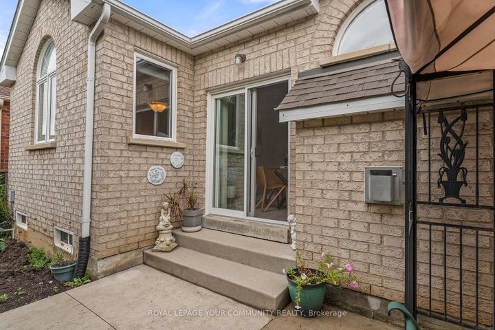 Photo 21 at 29 Cliveden Place, Berczy, Markham