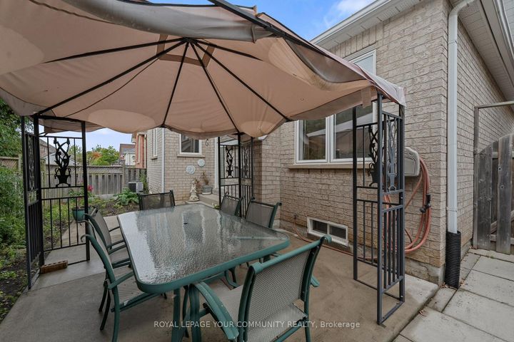 Photo 22 at 29 Cliveden Place, Berczy, Markham