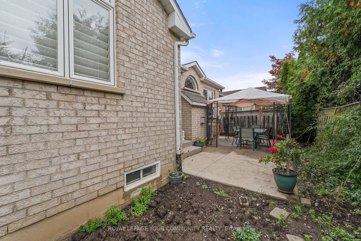 Photo 23 at 29 Cliveden Place, Berczy, Markham