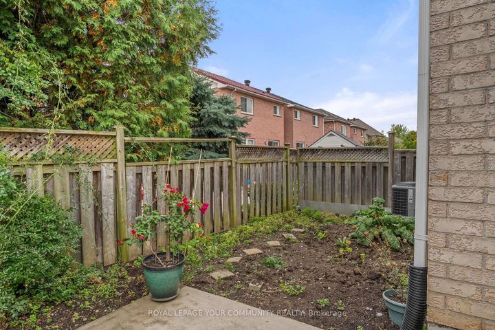 Photo 24 at 29 Cliveden Place, Berczy, Markham