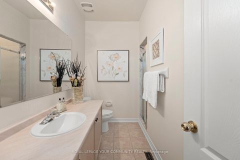 Photo 16 at 29 Cliveden Place, Berczy, Markham