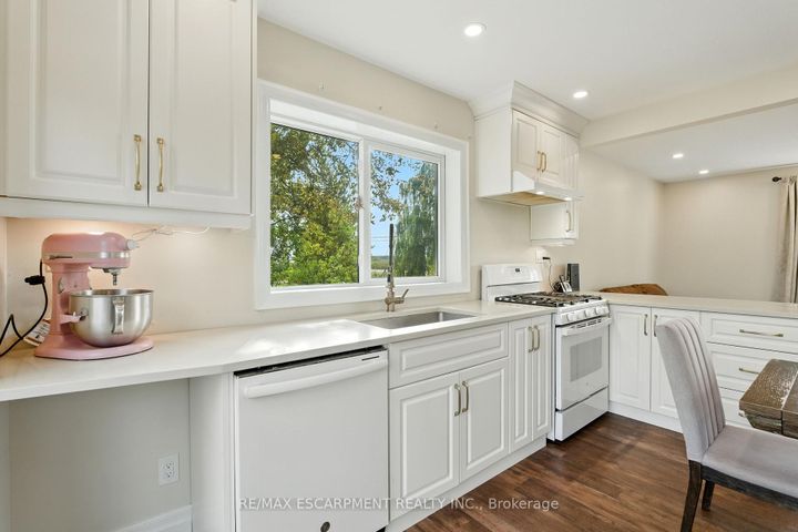 Photo 11 at 293 Regional Rd 20, Rural Stoney Creek, Hamilton