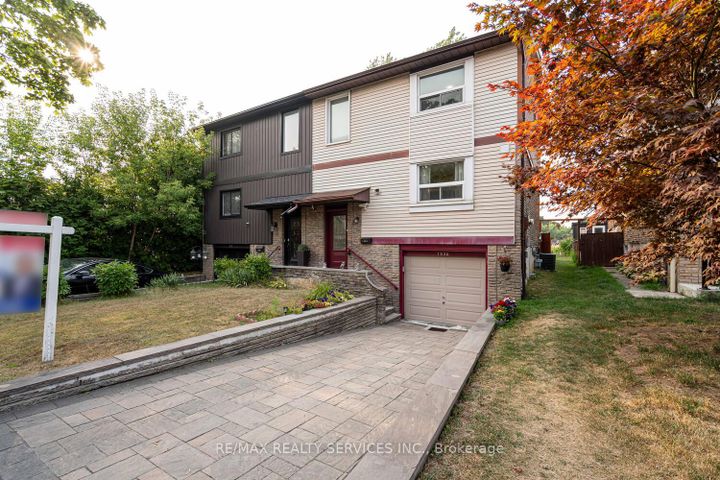 Photo 1 at 1330 Brands Court N, Liverpool, Pickering