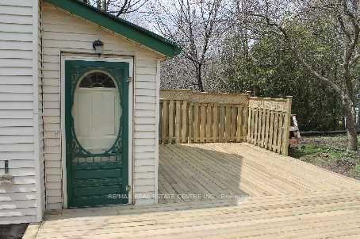 Photo 1 at 33 King Street, Georgetown, Halton Hills