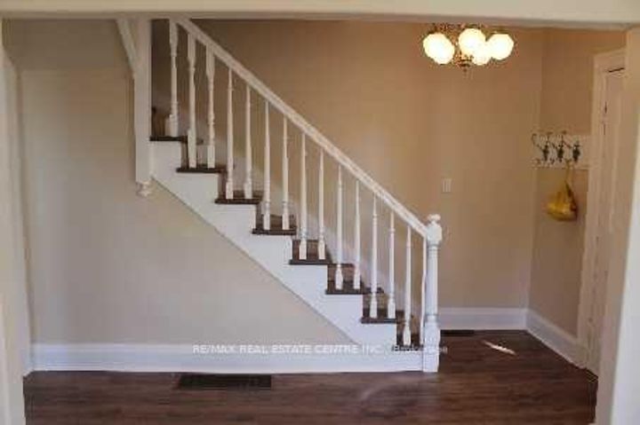 Photo 3 at 33 King Street, Georgetown, Halton Hills