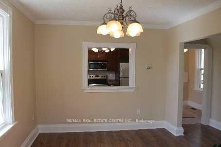 Photo 4 at 33 King Street, Georgetown, Halton Hills