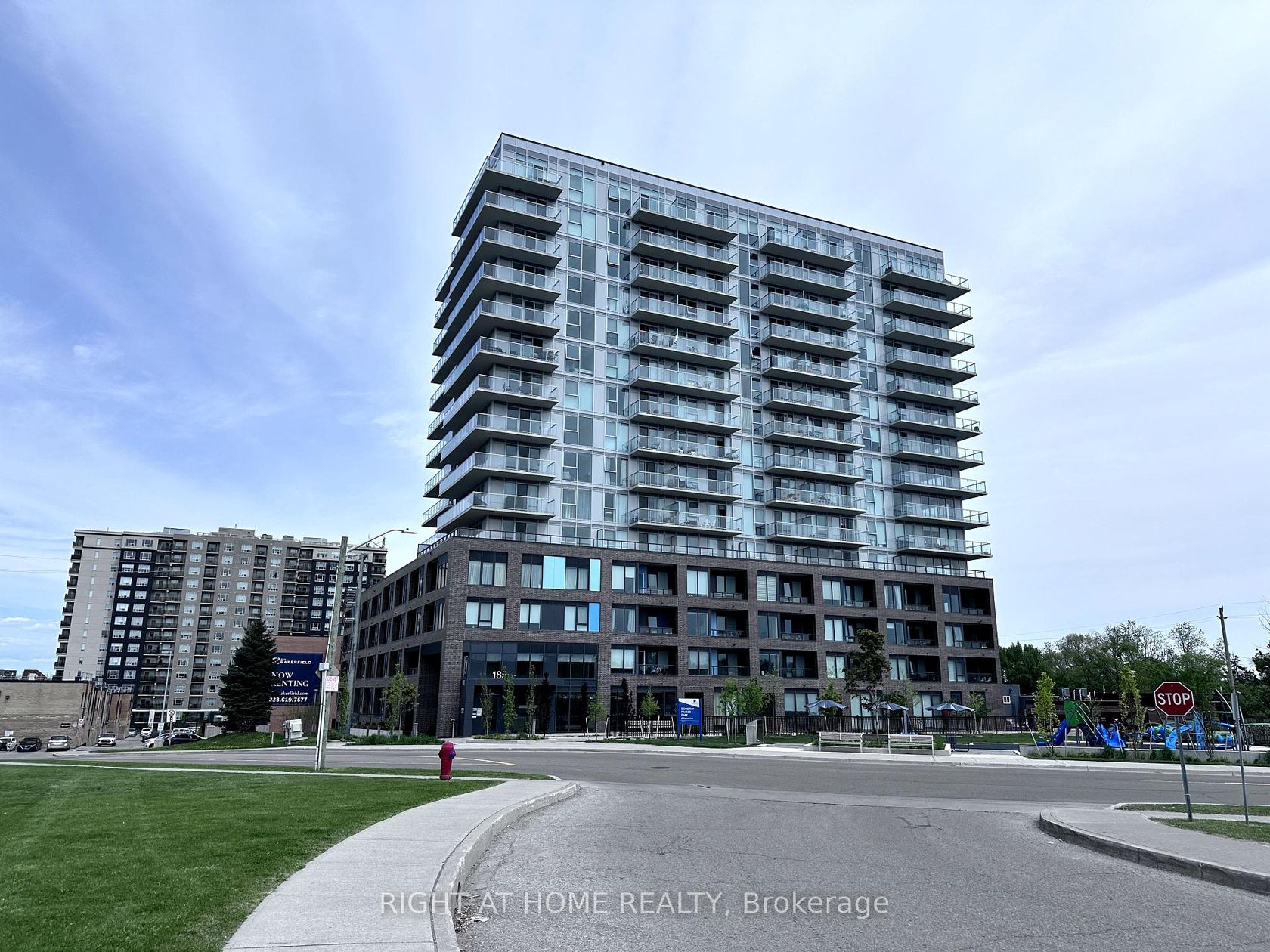 422 - 185 Deerfield Road, Central Newmarket, Newmarket photo 1