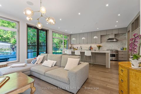 Photo 2 at 35 Worthington Crescent, Swansea, Toronto