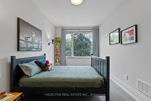 Photo 15 at 35 Worthington Crescent, Swansea, Toronto