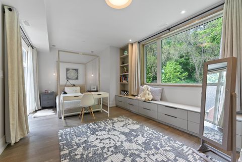 Photo 17 at 35 Worthington Crescent, Swansea, Toronto