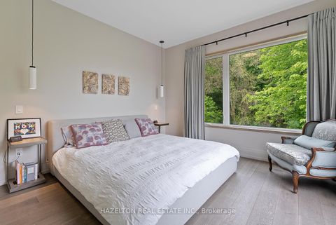 Photo 23 at 35 Worthington Crescent, Swansea, Toronto