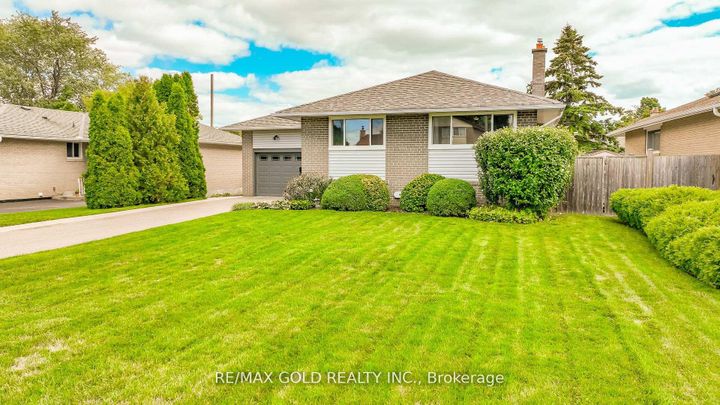 Photo 1 at 36 Alderbury Crescent, Avondale, Brampton