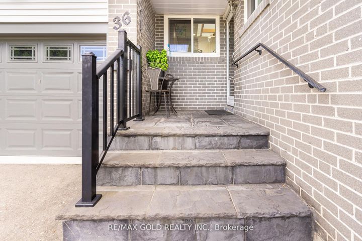 Photo 4 at 36 Alderbury Crescent, Avondale, Brampton